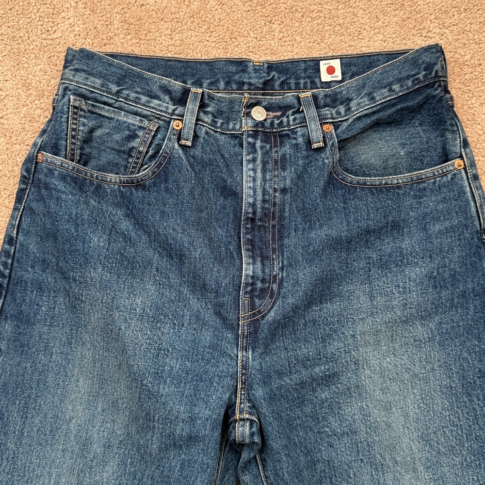 Levi's Medium Blue High-Rise Cropped Straight Jeans - Picture 3 of 13